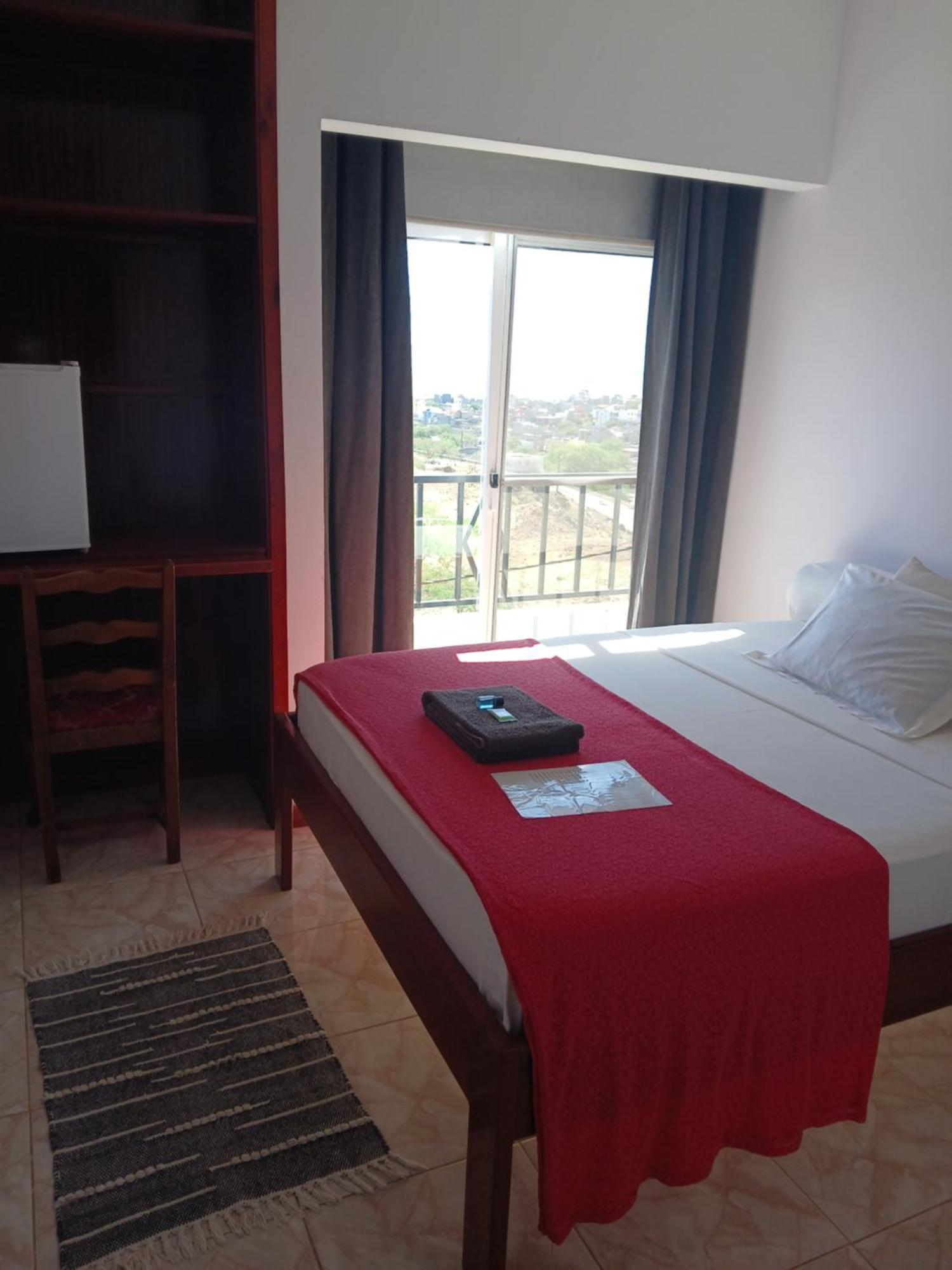 Yria Residencial Bed & Breakfast Porto Novo Екстериор снимка