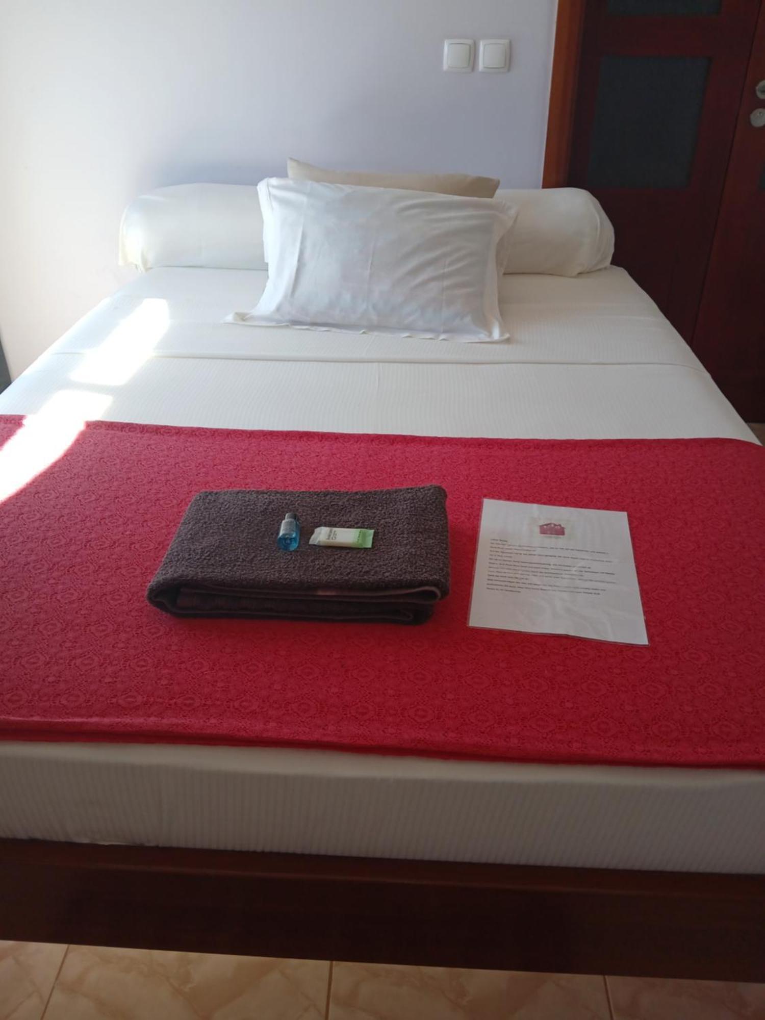 Yria Residencial Bed & Breakfast Porto Novo Екстериор снимка